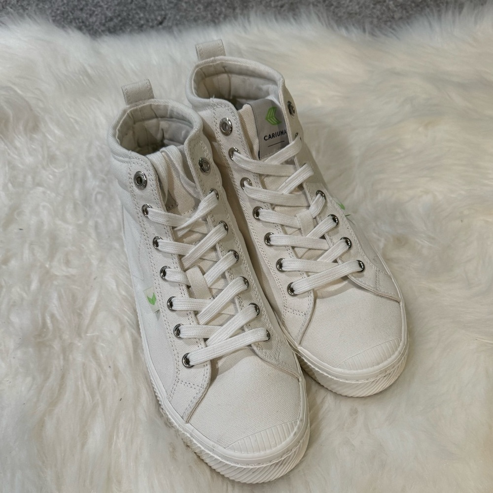 Cariuma - White high top sneakers
